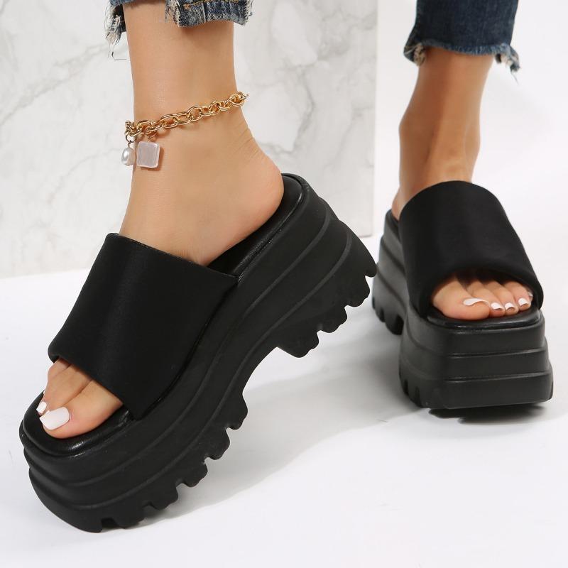

Summer new fashion muffin and thick-soled large-size slippers women s one-word high-heeled slippers 35 чорний