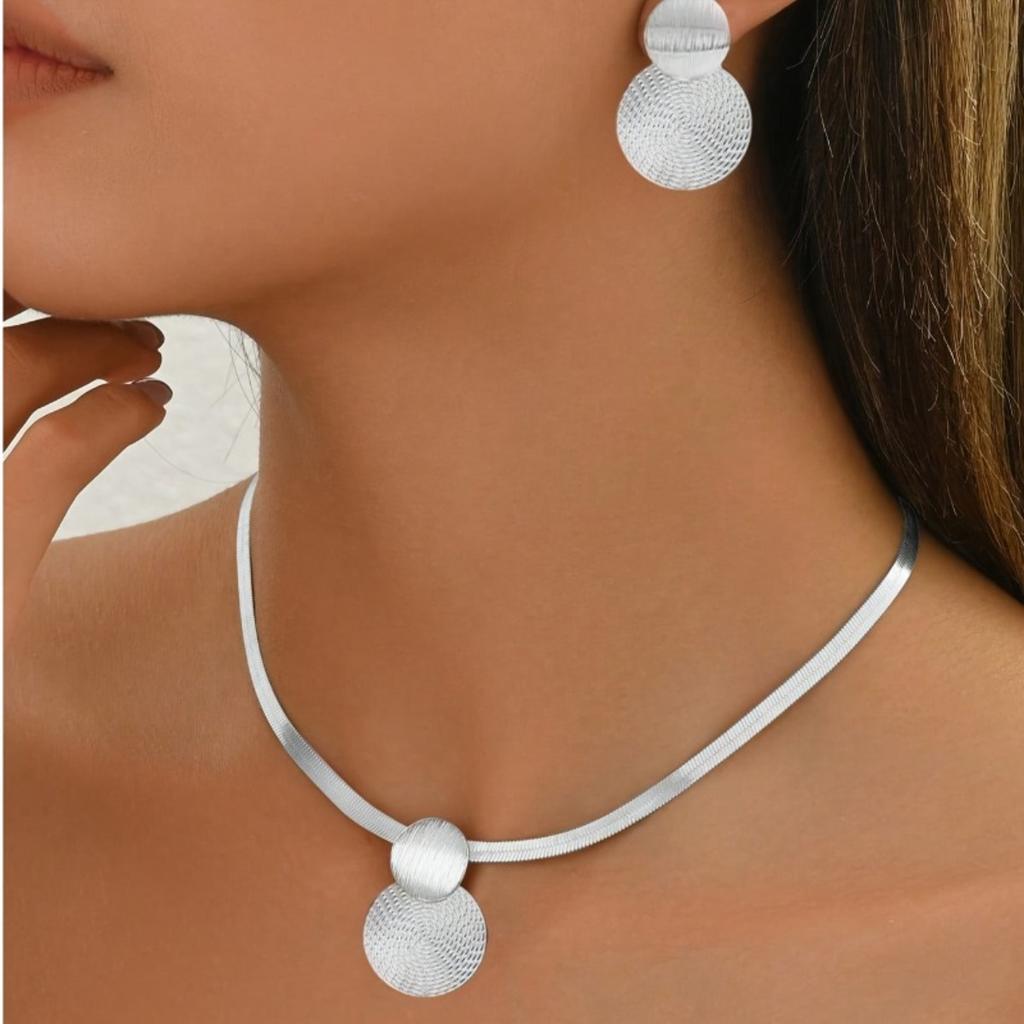 2-Piece Set: New Arrival Elegant Necklace & Stud Earrings Set for Women – A Stylish, High-End Gift and Accessory