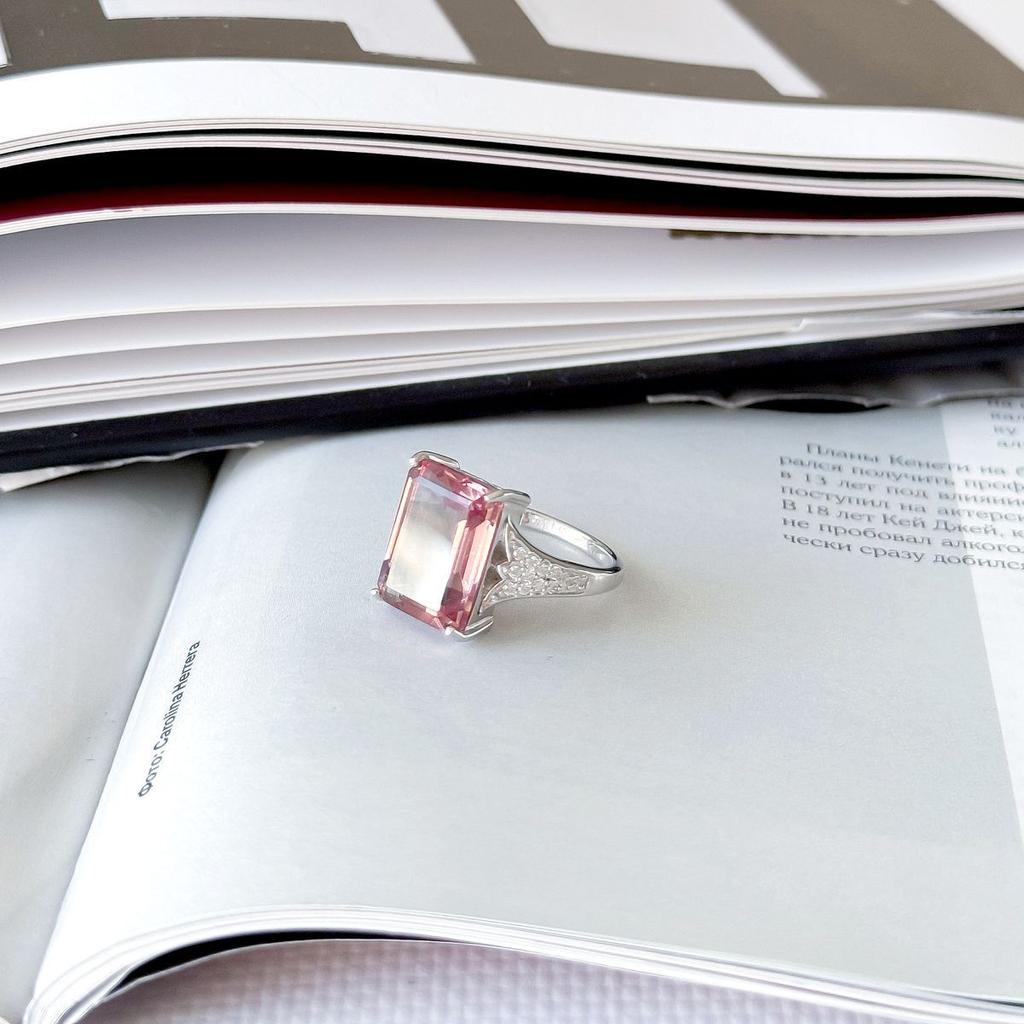 Silver Ring with Sultanite Sultanite 7.651ct, Weight of the Product 5.45 G (2163862)