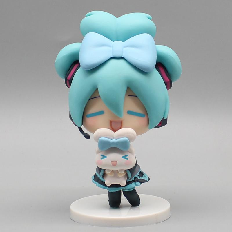 Hatsune Miku Anime Figurine Holding Cinnamoroll Bean Eyed Kawaii Tabletop Decorations Action Figures Doll Model Children ToyGift