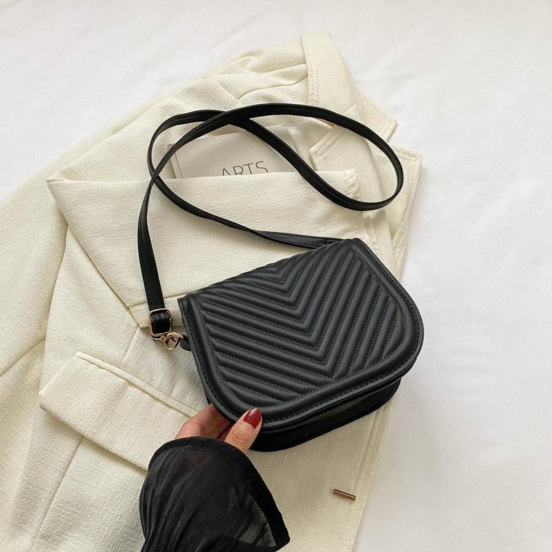 Chic Blue Saddle Bag For Women Trendy Woven Design Perfect For Everyday Use чёрный