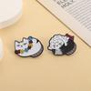 Fette Katzen Emaille-Pins Niedliche Cartoon Kätzchen Broschen Reversabzeichen Abendkleid Hawaii Kranz Schmuck Geschenk für Freunde