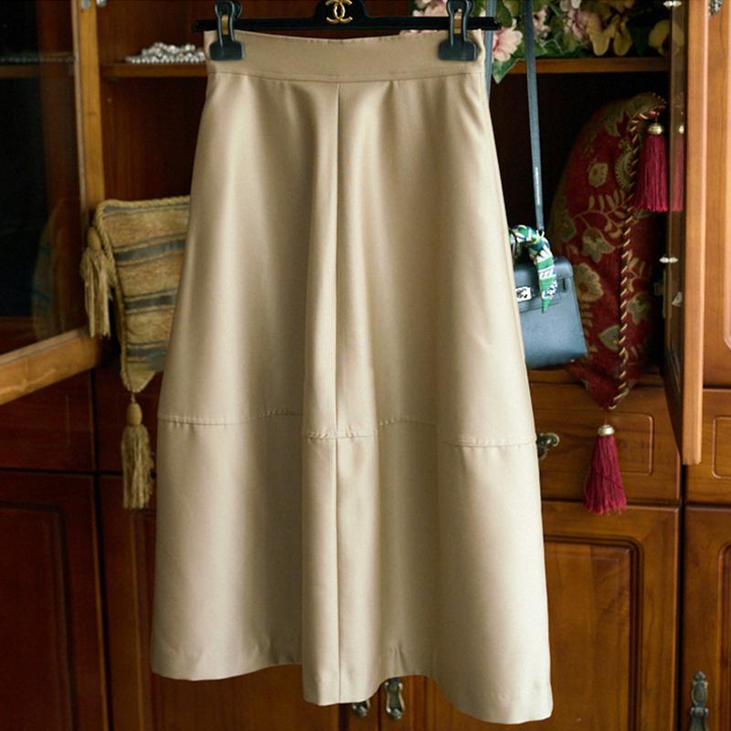 

В наличии: Юбка миди с высокой талией из глянцевой ткани в стиле Хепберн с цветочным дизайном Large шампанского/абрикосовый