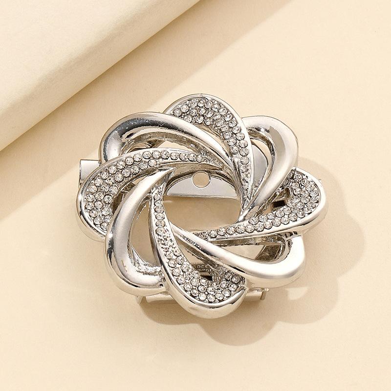 

Елегантна брошка з діамантами та пряжка для шарфа - універсальна шпилька високого класу для жінок срібний