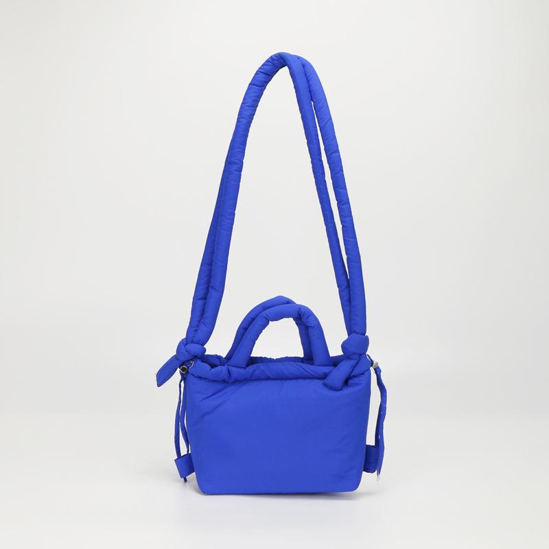 Geantă Crossbody Trendy de Nișă din Puf - Ușoară, Versatilă, Geantă de Mână de Umăr Monocromă pentru Ținută Casual