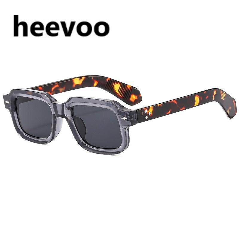 Vintage Square Sunglasses Men Women Retro Rivets Rectangle Sunshade UV400 Protection Fashion Brand Eyewear