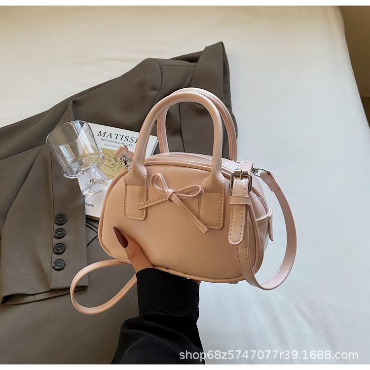 

New niche high-end women s bags, fashion handbags, cute bow pillow bags, mini messenger bags.