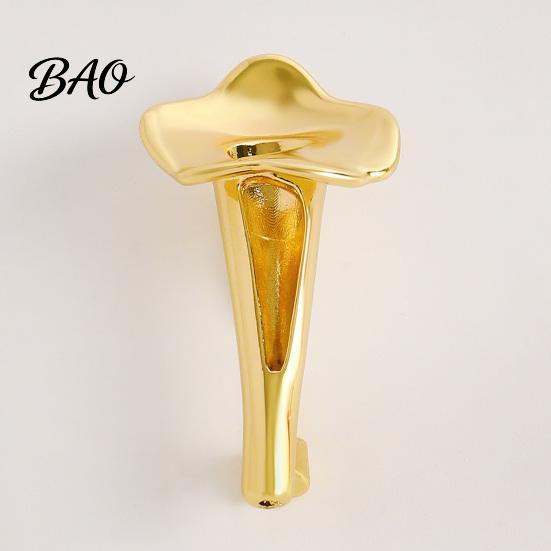 Minimalist Suit Pin Peanut/Calla Shaped Flower Insert Brooch, DIY Wearable Bouquet Holder Exquisite Jewelry Gift Brooch Clip, Metal Vase Lapel