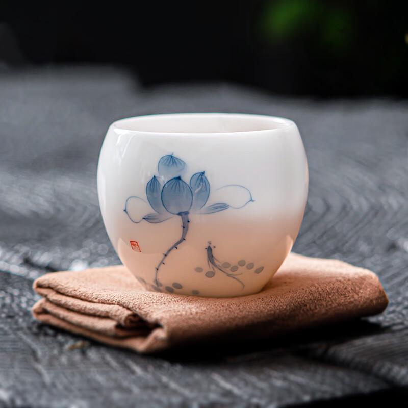 МУЛЬТИПОТЕНТ Ручная роспись Керамическая чашка для чая Гунфу из нефрита цвета бараньего жира, дизайн с рыбой