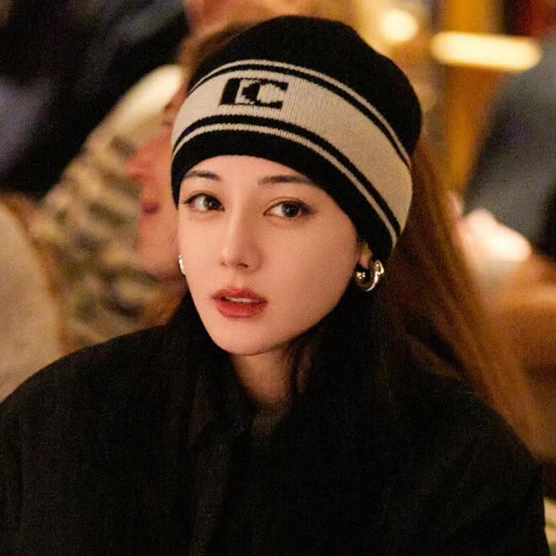 

Dalai Lama Knitted Hat For Women Casual Winter Ear Cover Black White Letter Fashion Accessory чёрный