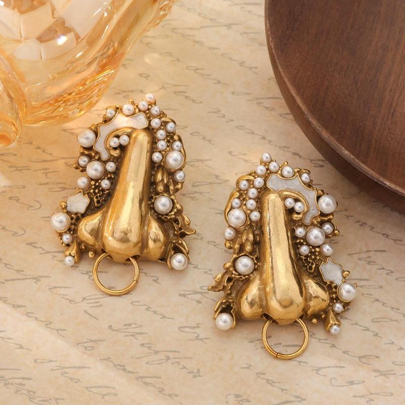 Циндао Средневековая имитация Сиапа Преувеличенная форма Набор из колье и серег-гвоздиков Задает модный тренд