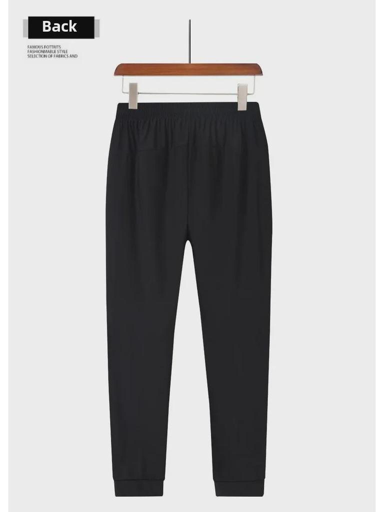 Herrenhose aus Eisseide mit elastischem Bund und Reißverschluss – einfarbig, lässig, sportlich, Neun-Punkt-Länge, Sommerkleidung.