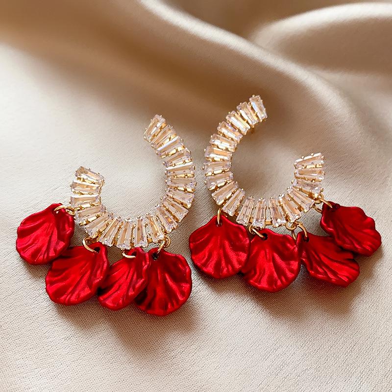 

Сережки-пусети у формі серця «Срібна голка» з кристалами цирконію – Європейська та американська мода високого класу для жінок