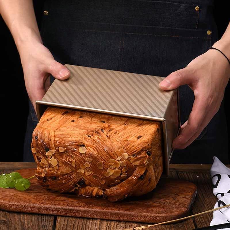Rectangle Loaf Pan with Lid Non-Stick Bread Baking Pan Carbon Steel Corrugated Toast Box Toast Mold for Oven Baking Tool