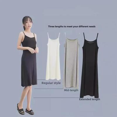 Ärmelloses Sommerkleid mit schmaler Passform und mittellanger Träger