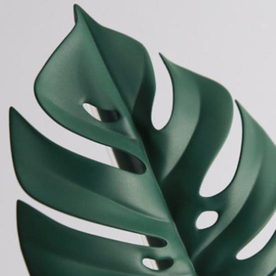 Nástroj na čištění sprchové stěrky ve tvaru zeleného listu