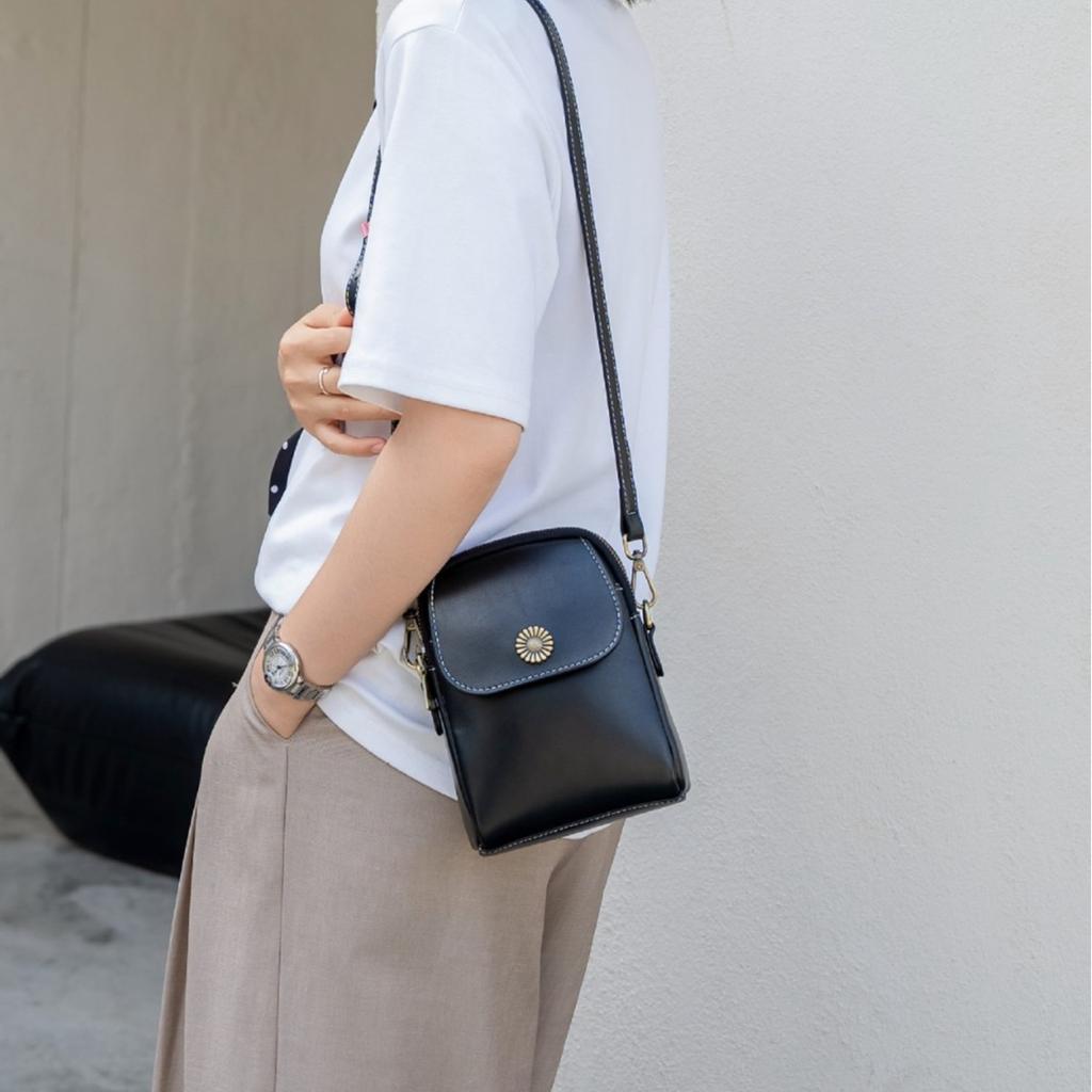 Leather Mobile Phone Bag Women's 2026 Spring and Summer New Simple Mini Bag Casual Trend Shoulder Messenger Bag Bag Bag