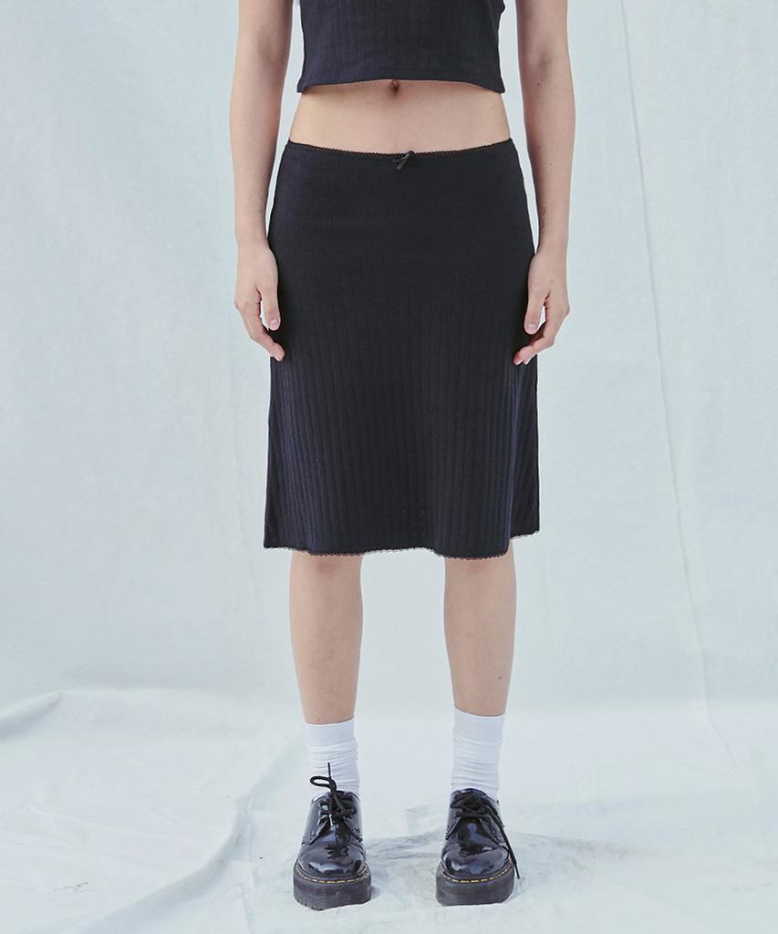 SLEEPYGOM Pure Black Midiskirt