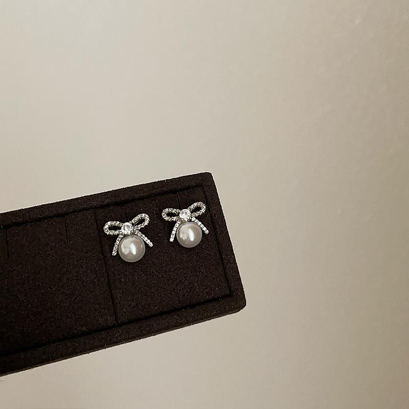 

Серьги-гвоздики в стиле ретро с роскошным циркониевым бантом и жемчугом для женщин, уникальные, универсальные, высокого класса