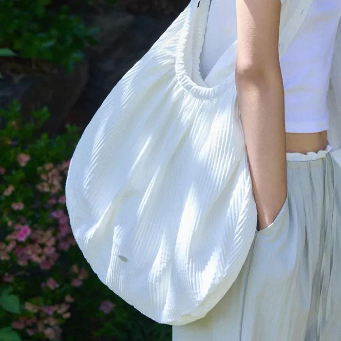 [Worn by Kyung-eun] Big Pleats Pot Bag - 2 Colors