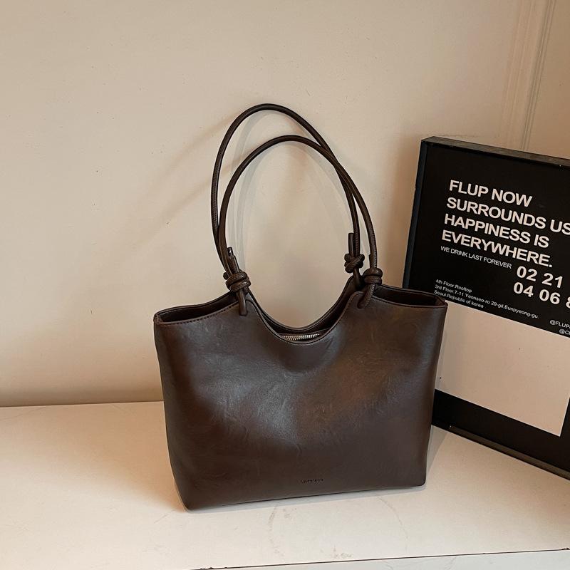 Retro High-appeal Underarm Bag, Large-capacity Commuter Bag, Simple Single-shoulder Tote Bag
