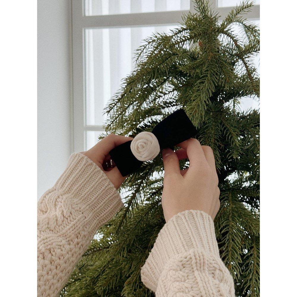 Rose Velvet Ribbon Scrunchie [Black]