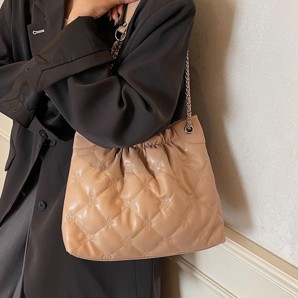 Fashion large-capacity bag women's new Xiaoxiangfeng diamond chain tote bag high-end commuter shoulder messenger bag