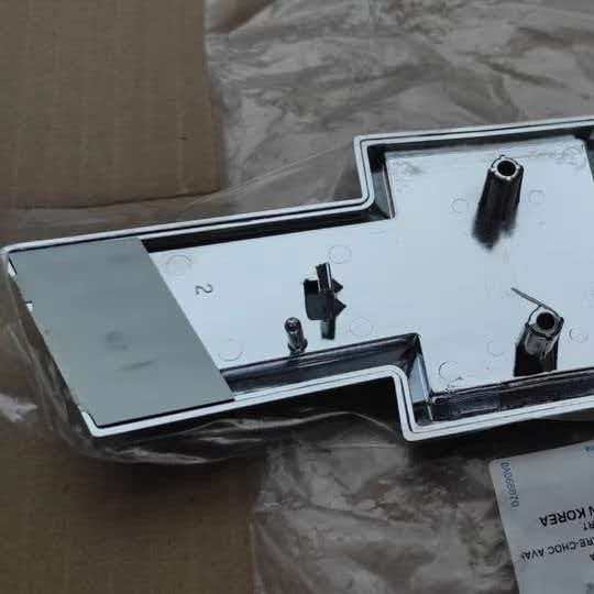 1 szt. Emblematy z kokardką na przednią kratkę dla Chevrolet Spark 2011 2012 2013 2014 2015 emblemat z kokardką na przednią kratkę