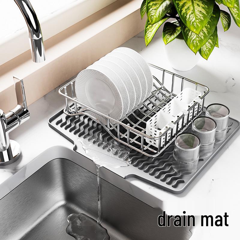 Covoraș de scurgere tacâmuri din silicon antiderapant: Scurgere înclinată pentru uscat farfurii și boluri, rezistentă la căldură.