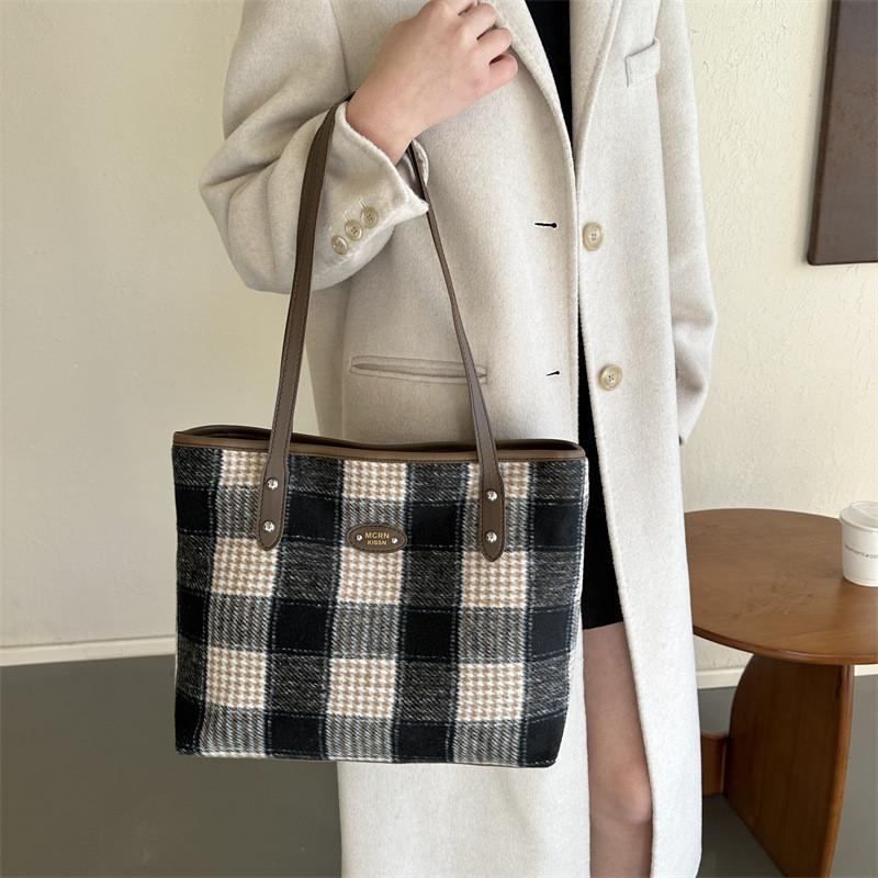 Fashionable Winter Woolen Plaid Tote Bag 2023 Stylish Casual Shoulder Handbag Soft Texture