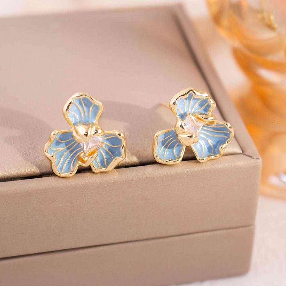 Light Luxury Exquisite Micro-inlaid Zircon Flower Earrings Elegant High-end Pearl Stud Earrings Niche Design Temperament Earrings
