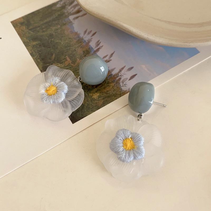 

Серьги-подвески с цветами из смолы Мори Сладкие Маленькие Свежие Серьги Простые Модные Нишевые Универсальные Серьги Женские