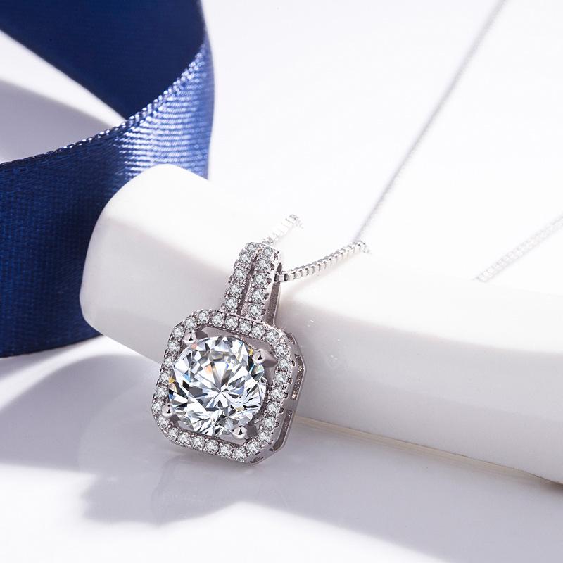 Micro-Pavé Diamond Necklace: Women's Trendy Clavicle Chain with Minimalist Pendant - Perfect Gift for Influencers, Hip-Hop Style, or Christmas.