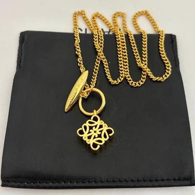 Hollow Square Necklace Light Luxury Niche Design Sense OT Buckle Neck Jewelry European and American Collarbone Chain 2026