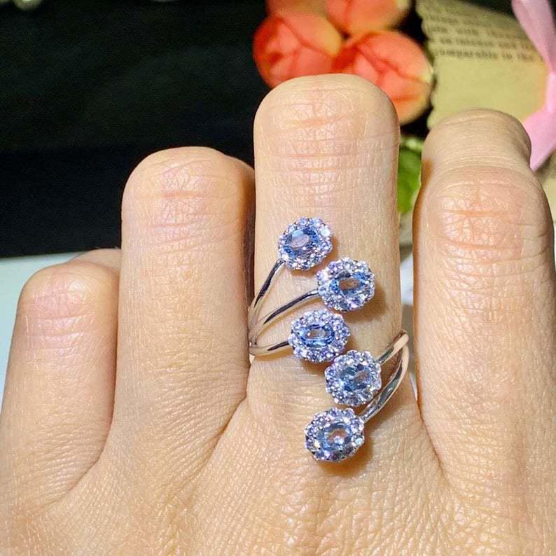 Luxury European and American Fashion Ring with Inlaid Design - Elegant Women's Index Finger Accessory