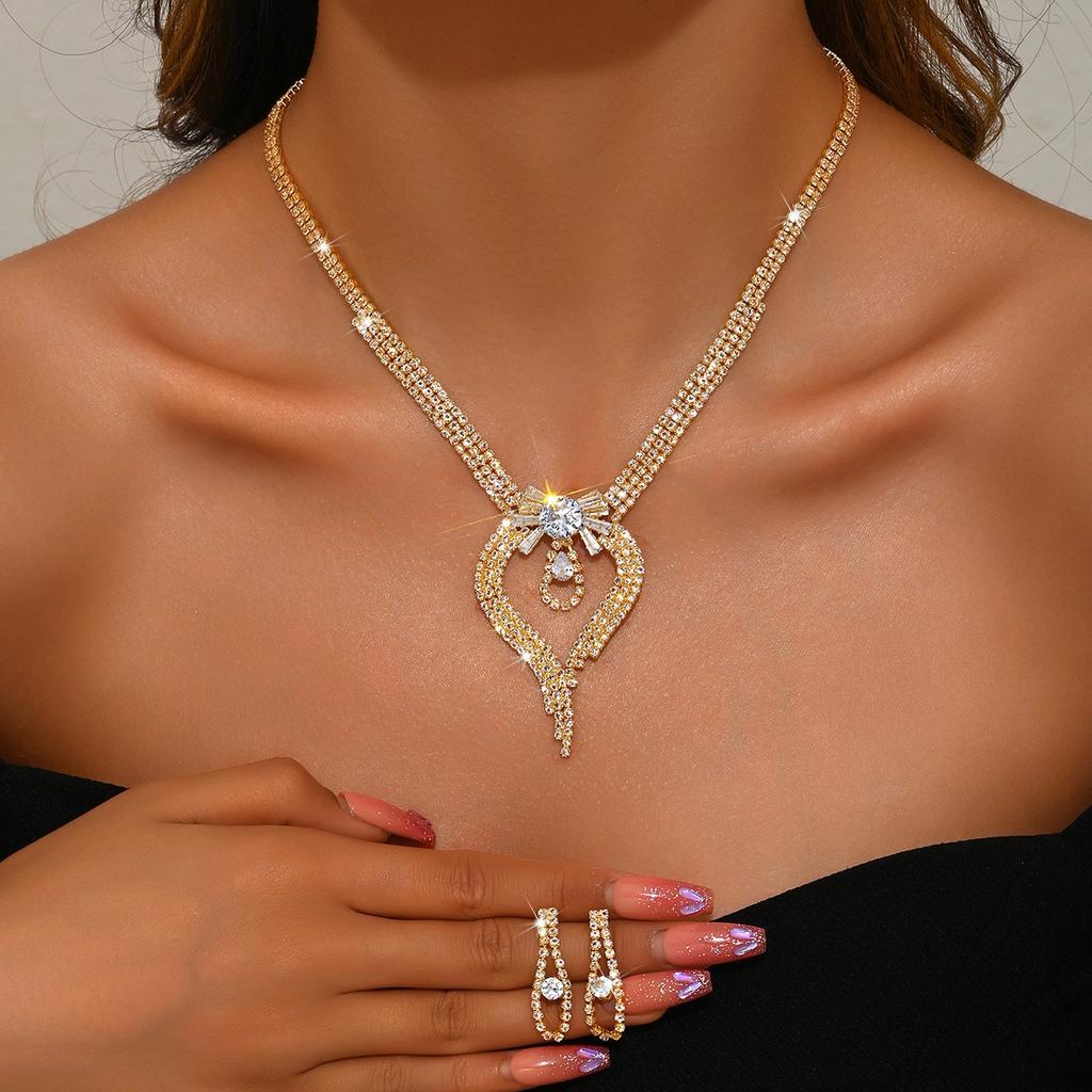 3pcs Bohemian Palace Shui Diamond Tassel Butterfly Knot Women Necklace Earring Set Sweet Romantic Banquet Evening Dress Zircon