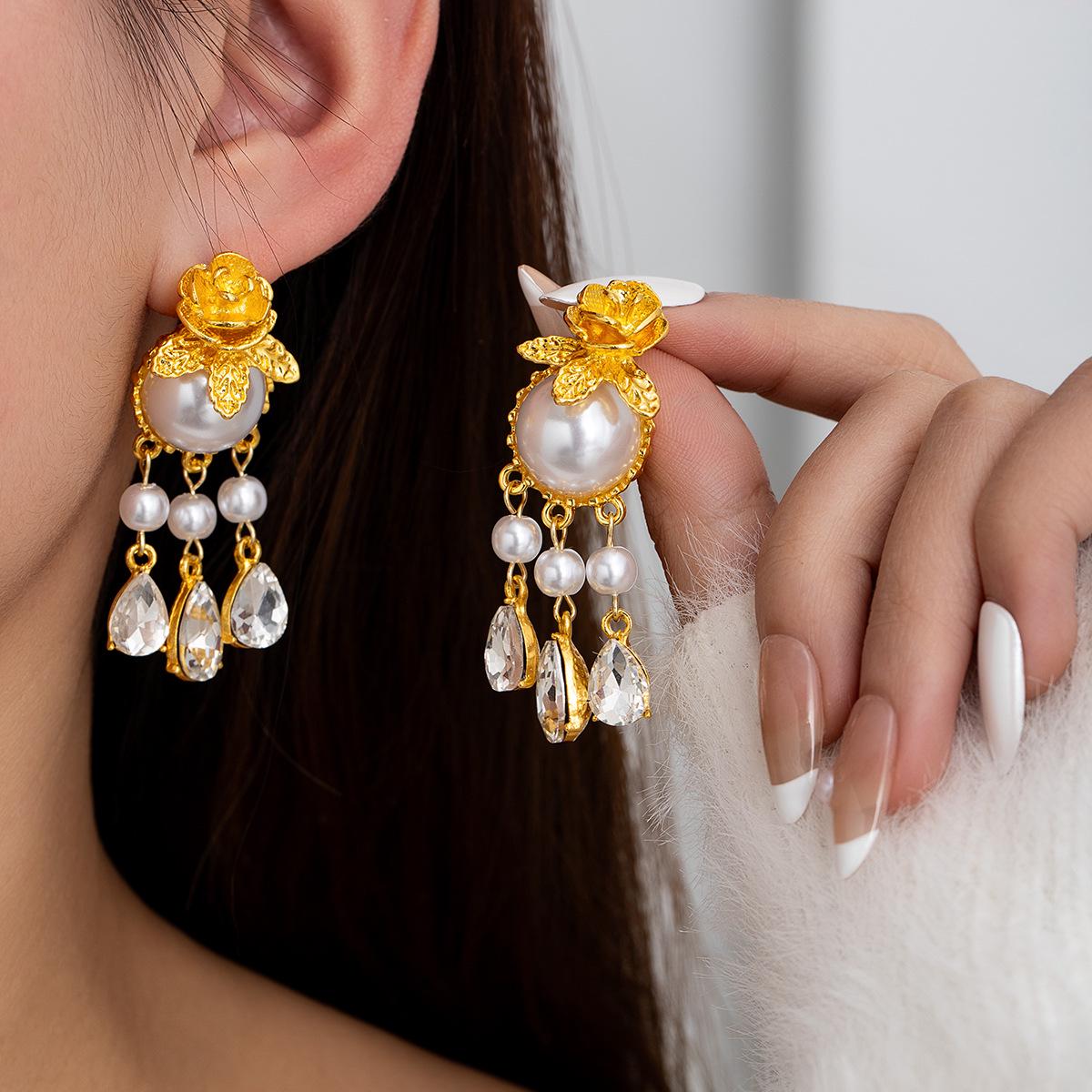 

925 Sterling Silver Vintage Pearl Flower Earrings: Retro Style with Elegant Design
