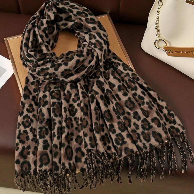 New hot-selling leopard print imitation cashmere versatile scarf autumn and winter fashion versatile warm and comfortable senior women's shawl
