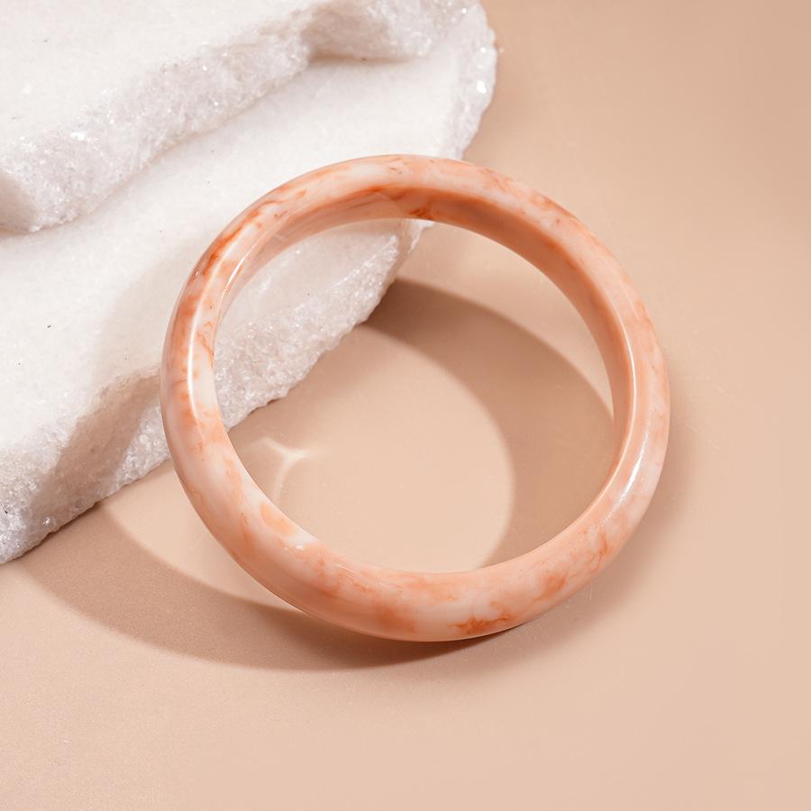

Elegant Irregular Oval Resin Bracelet - Luxurious European & American Fashion Jewelry