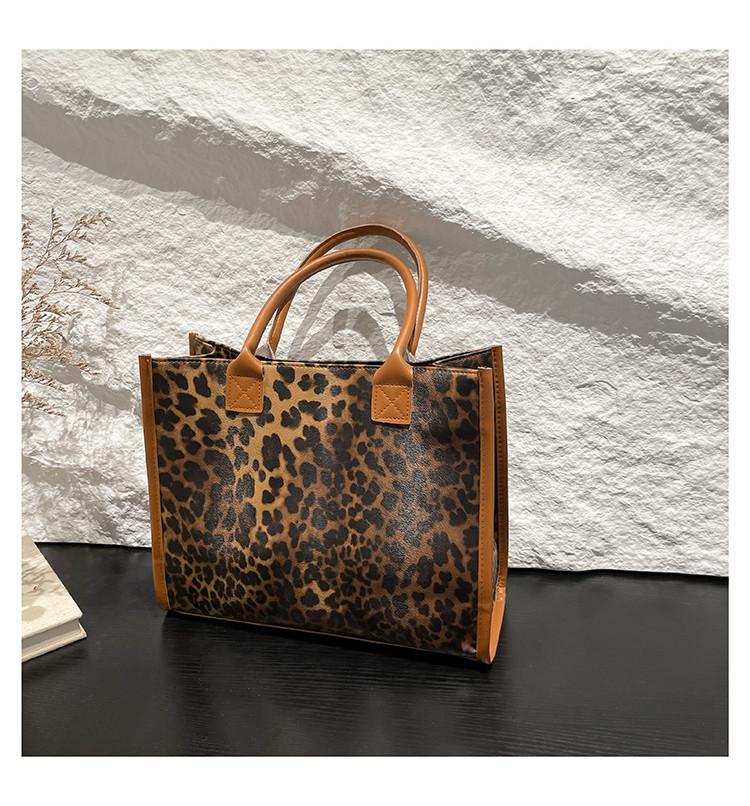 

Tote Large Contemporary Bag With Stylish Leopard Pattern And Comfortable Double Straps Shoulder коричневый