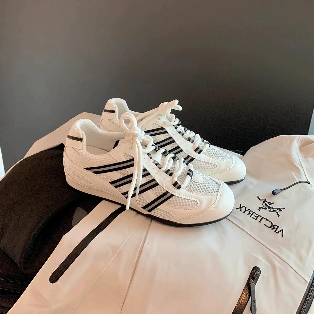 

Одиночная обувь 2025 лето круглый носок новая сетчатая дышащая обувь на плоской подошве белая обувь в наличии женская обувь повседневная обувь 40