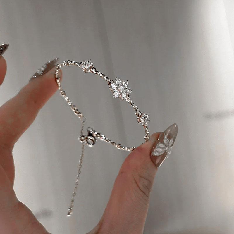 

Romantic Fashion inlay diamonds Snowflakes Bracelets for women Light Luxury bangles Party Wedding silver 925 Jewelry серебряный