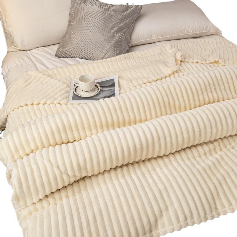 Dicke Plüschdecke aus Imitatkaninchenfell mit breitem Rippmuster für die Mittagspause oder zur Verwendung bei Klimaanlagen