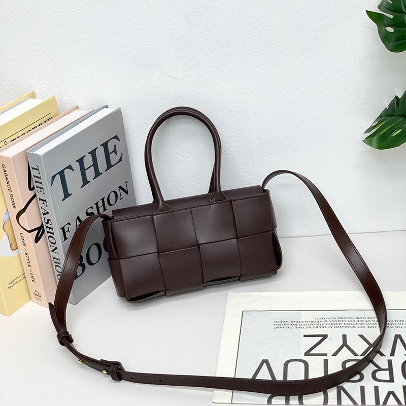 2024 Early spring new leather woven vegetable basket bag women's hand shoulder messenger bag small mini versatile