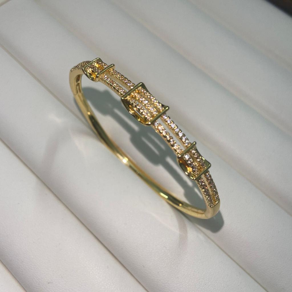 2026 Knot Bracelet Women's Premium Light Luxury Diamond Plated 18K Gold Kink Bracelet Jewelry Hand Jewelry