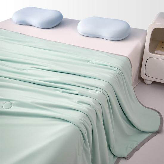 Cooling Summer Quilt Non-Sticky Air Condition Comforter Breathable Cooling Comforter for Night Sweats And Hot Sleepers