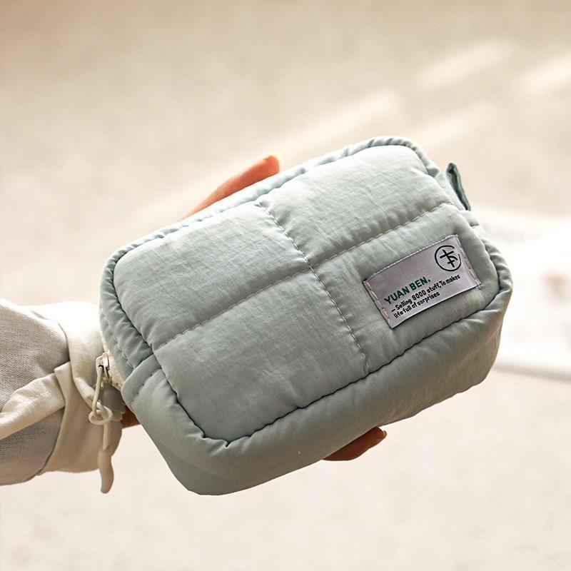 New Design Quilt Quilted Nylon Fluffy Shockproof Cosmetic Bag Cosmetic Storage Female Portable Makeup Bag Travel Vanity Wash Bag