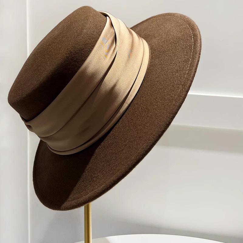 

French Hepburn satin temperament top hat women s pleated webbing felt hat winter wool warm jazz hat concave shape M（56-58cm）