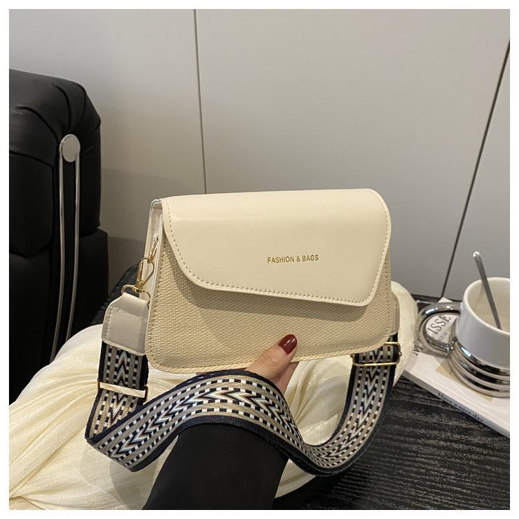 Premium Wide Shoulder Strap Small Square Bag Women's New Fashion Versatile Shoulder Bag Simple Commuter Messenger Bag Bags