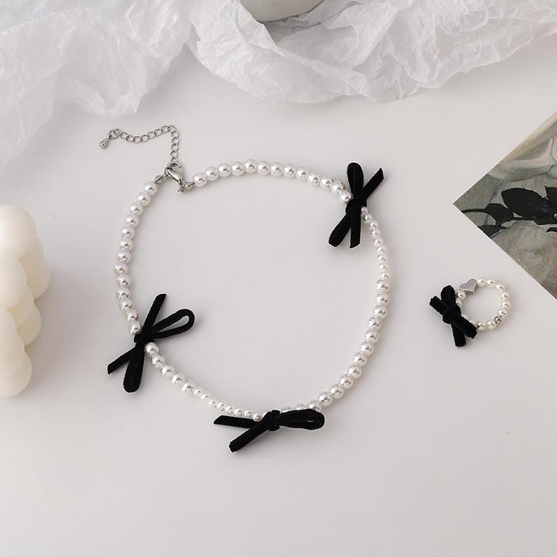 

Light Luxury Niche Girl Sweet Velvet Bow String Pearl Necklace Women s Japan and Korea Simple Versatile Gentle Clavicle Chain
